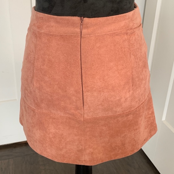 Lulu’s suede skirt - Picture 4 of 8